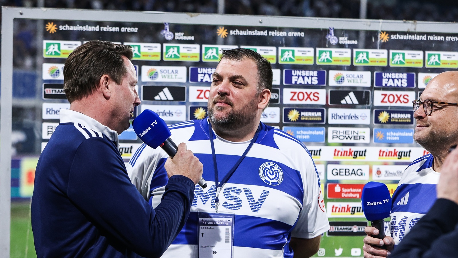 Interview mit einem MSV-Fanprojekt-Vertreter im Zebra-TV-Setup des Stadions.